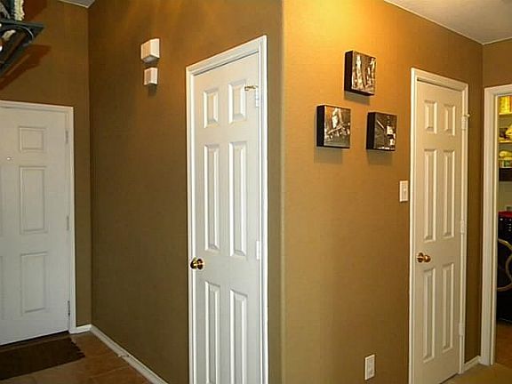 4th image of 317 Hacienda Dr