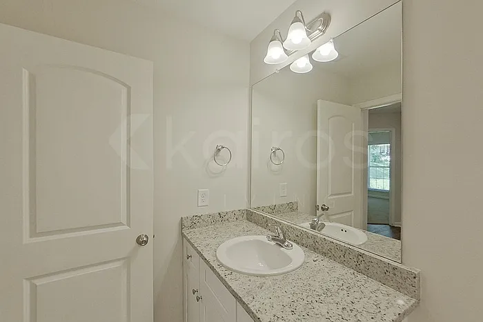 111 Live Oak Dr — Photo 12