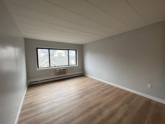 5th image of 116 Irvington Ave APT 3B