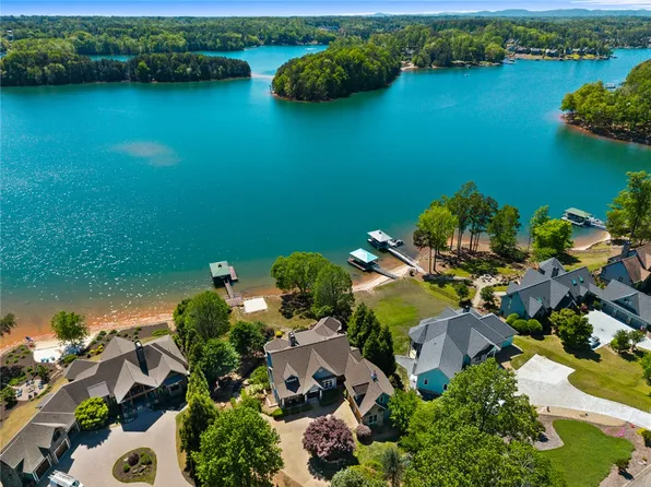 302 Bay Hill Dr, West Union, SC 29696