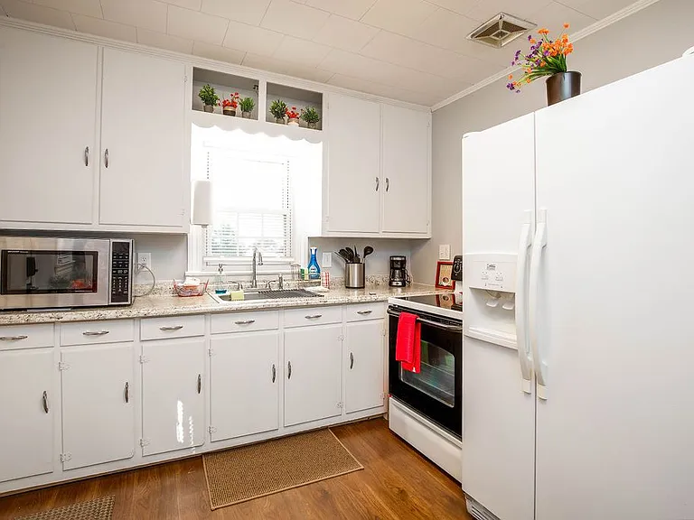 616 E Iredell Ave — Photo 5