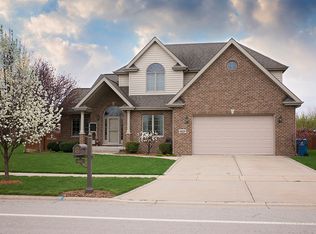 1625 Lake Dr, Morris, IL