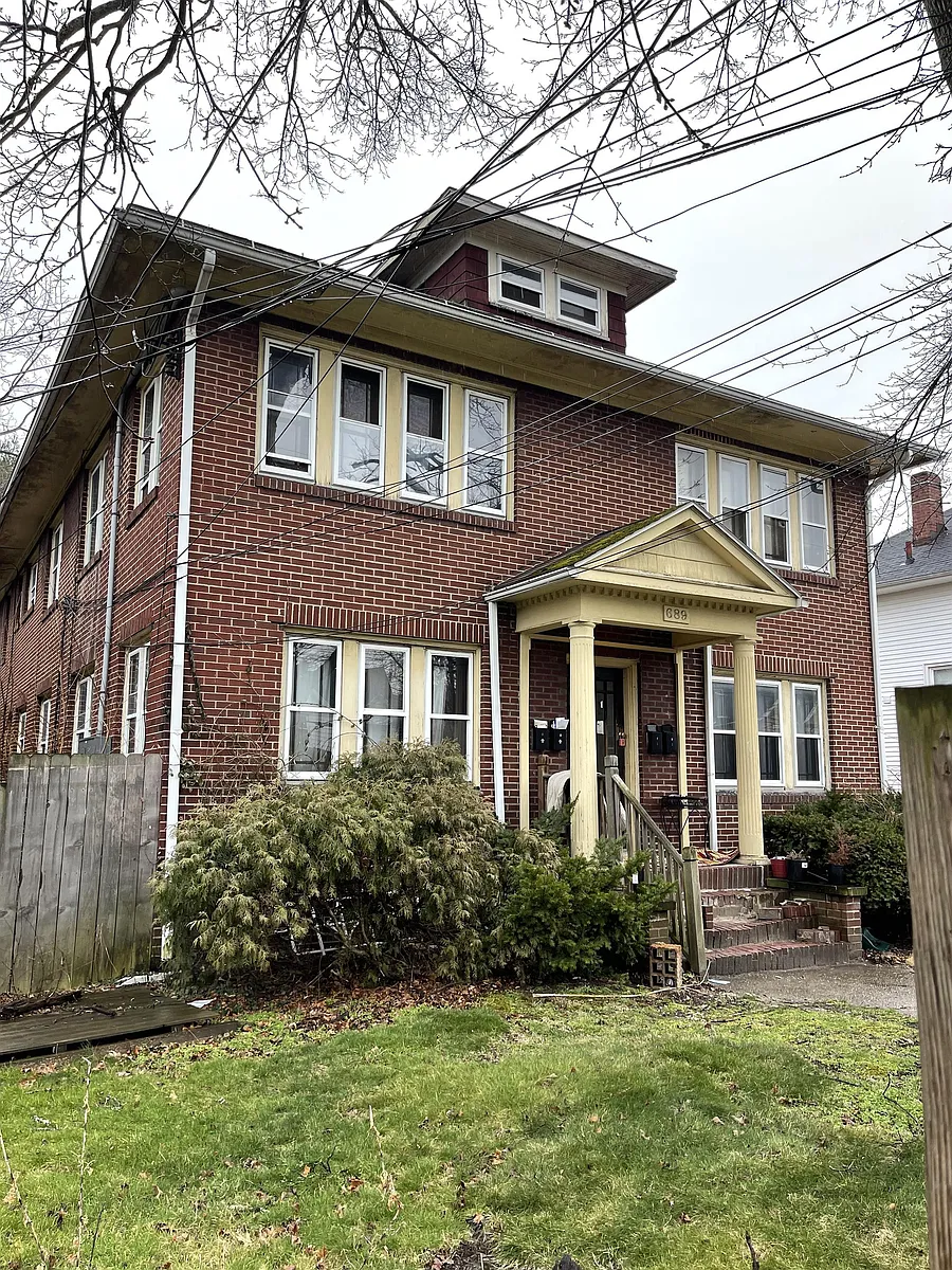 Photo 2 of 10 - 689 Schiller Ave - Akron, OH Building Photo - 689 Schiller Ave