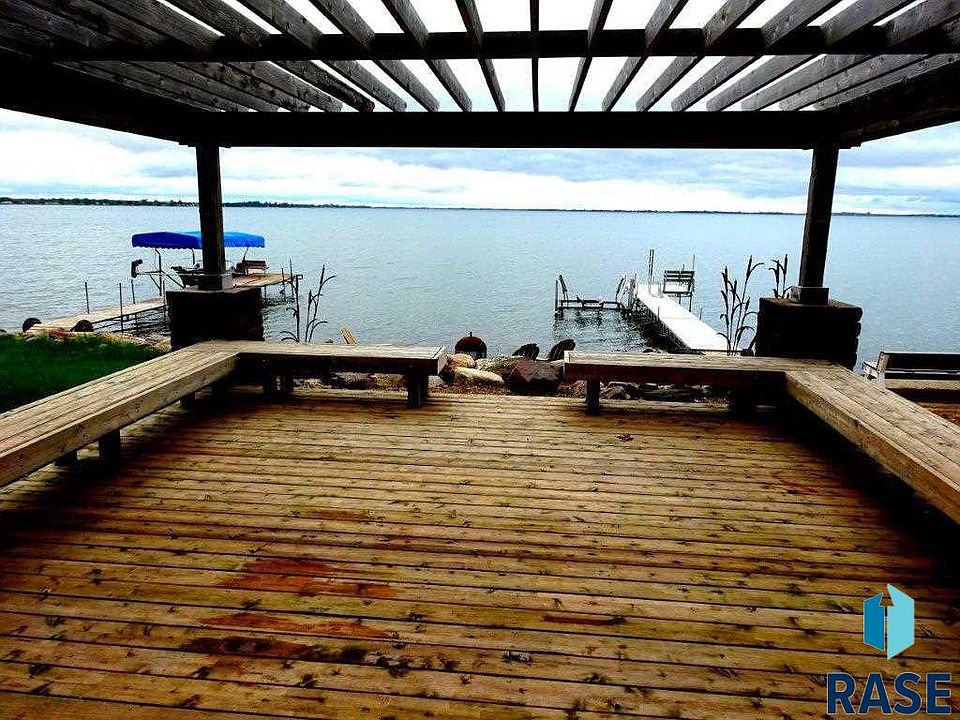 1st image of 132 Lake Dr