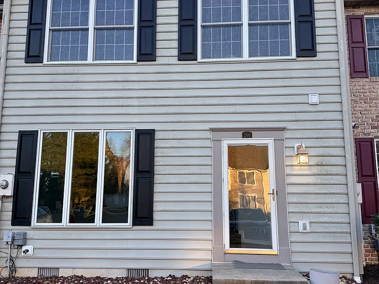 260 Morningside Dr — Photo 1