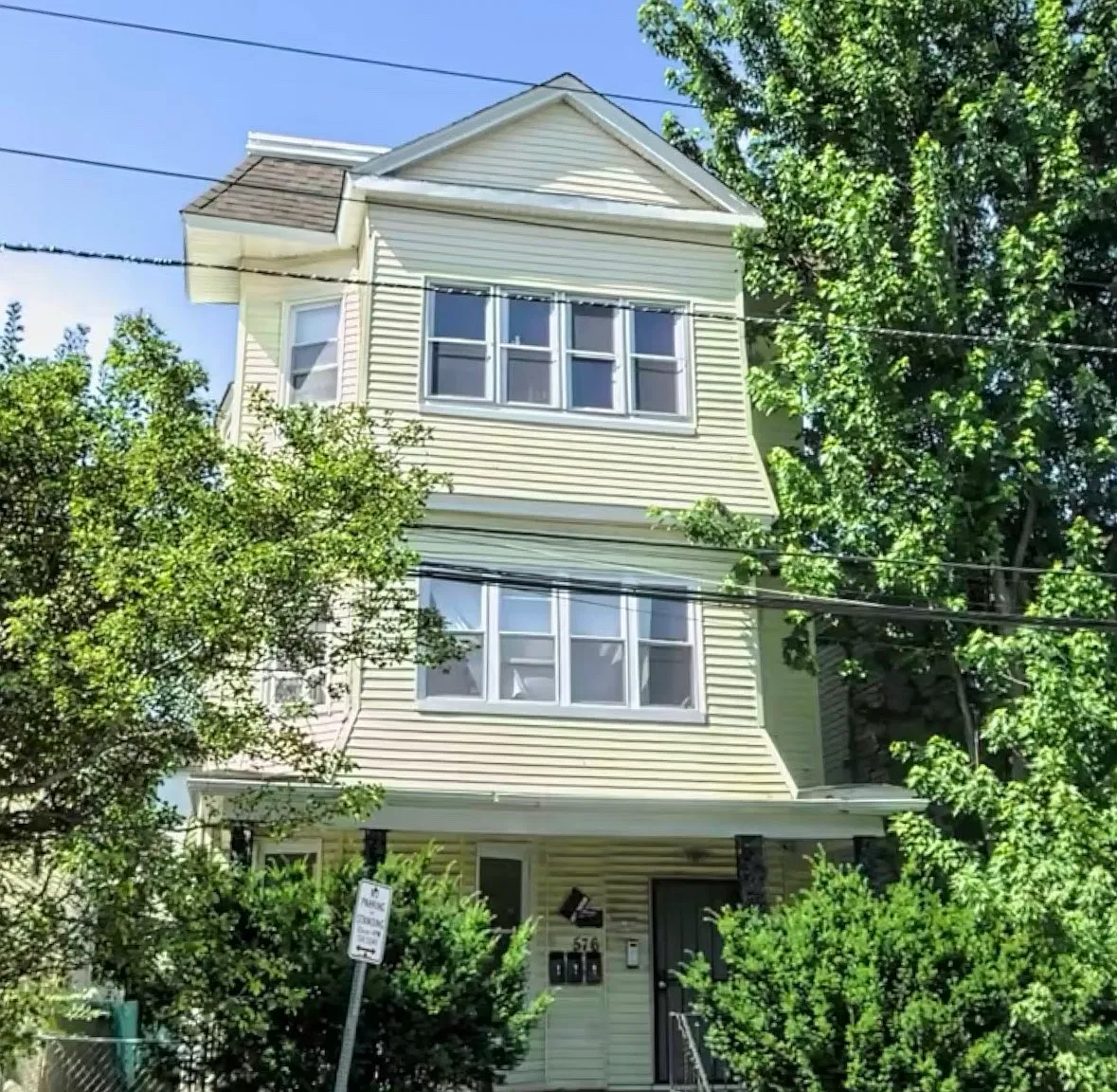 3 bed, $2,095 — Photo 1