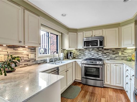 5th image of 134 Wedgewood Dr