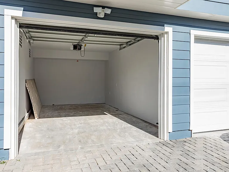 7119 S La Cienega Blvd — Photo 3
