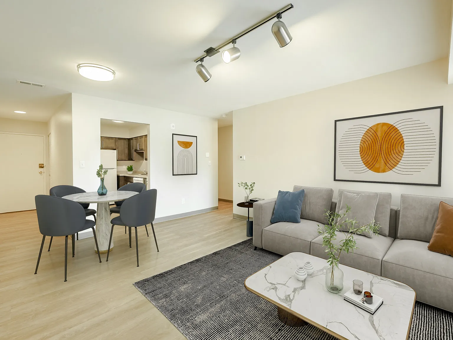Franklin Manor Apartments — Photo 1