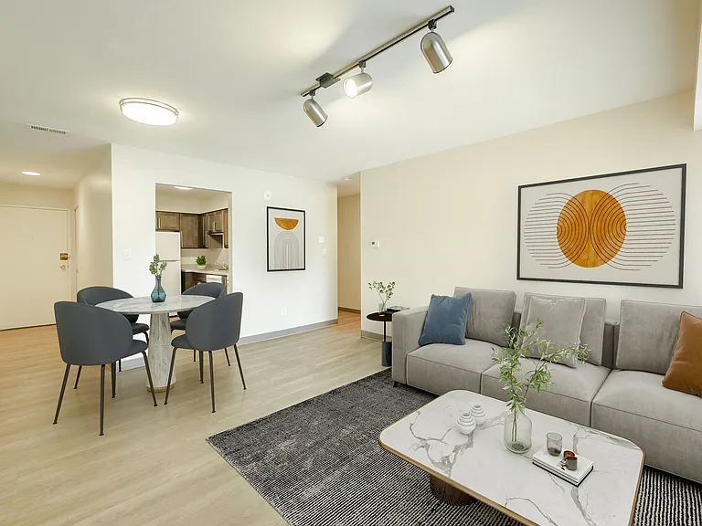Franklin Manor Apartments — Photo 1