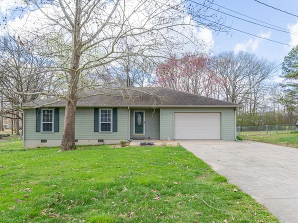 16 Town Rd, Fayetteville, TN 37334