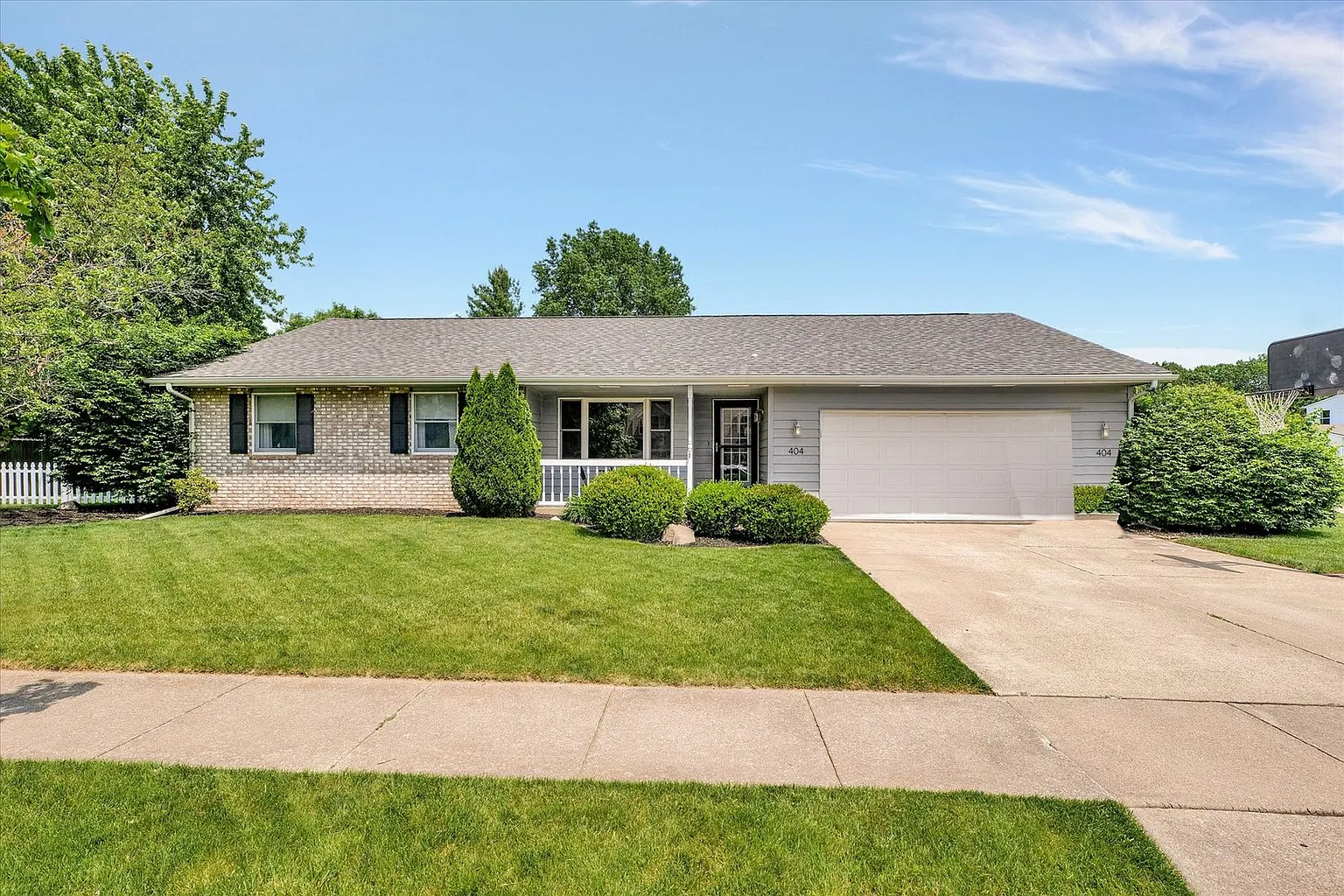 404 Peacock Dr photo 1