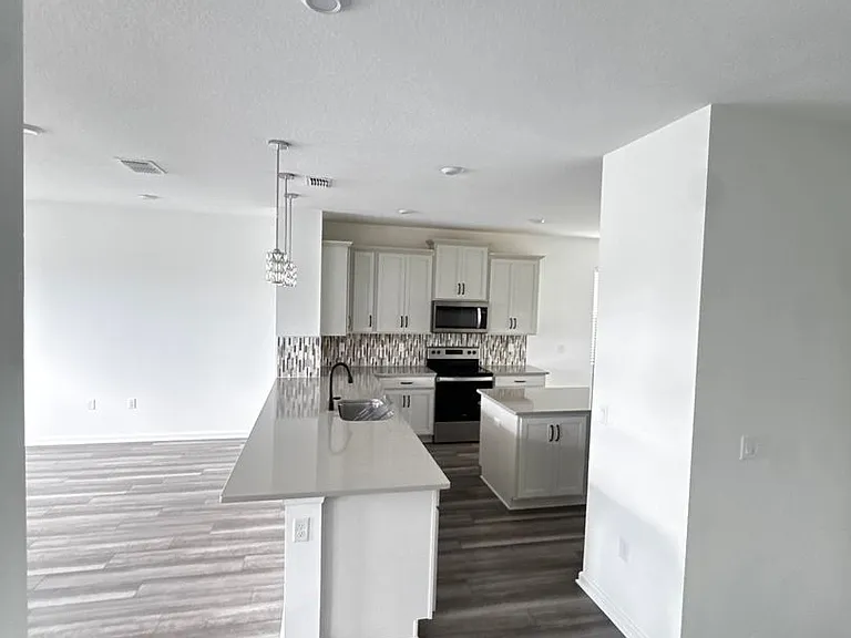 11777 Globe St — Photo 15