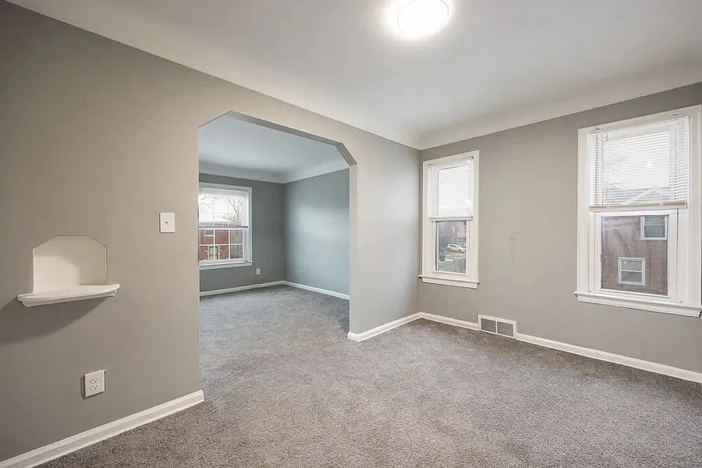 2 bed, 900 sqft, $1,000 — Photo 3