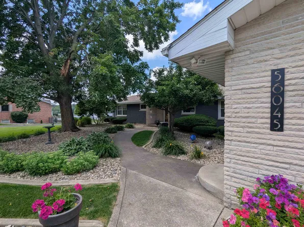 56045 Riverdale Dr, Elkhart, IN 46514