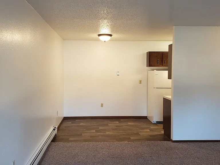 BK-Prairie Home Apartment — Photo 3