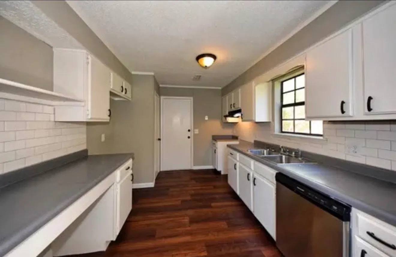 3 bed, 1800 sqft, $1,995 — Photo 4