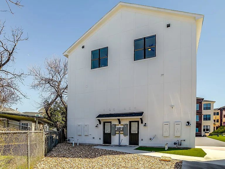 2320 Benbrook Blvd — Photo 43
