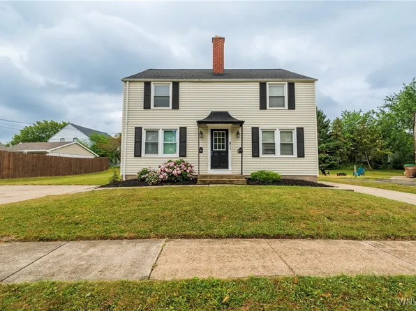 33 Matthew Ln, Cheektowaga, NY 14225