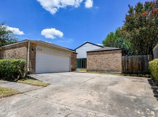 7714 Teal Run Dr, Houston, TX 77071