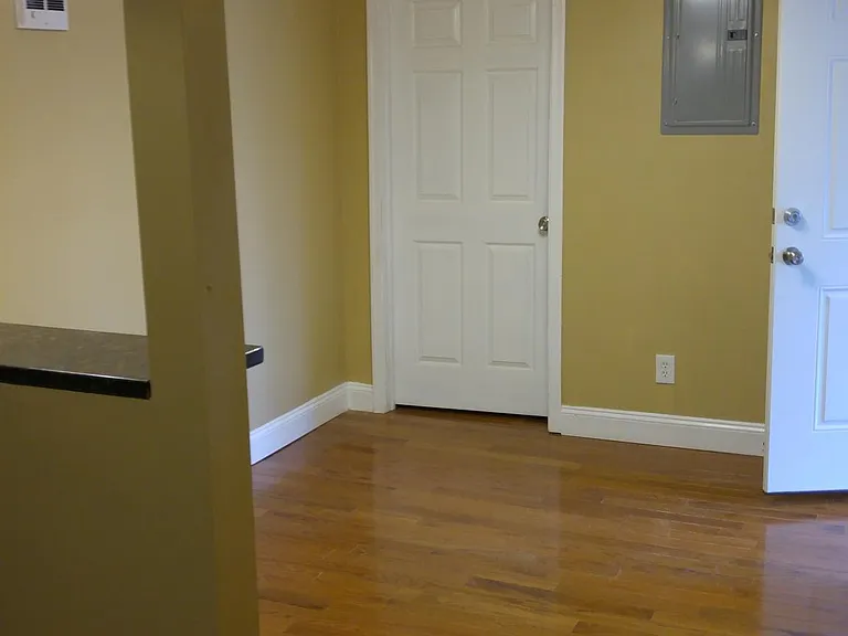 1715 W Huntingdon St #1R — Photo 4
