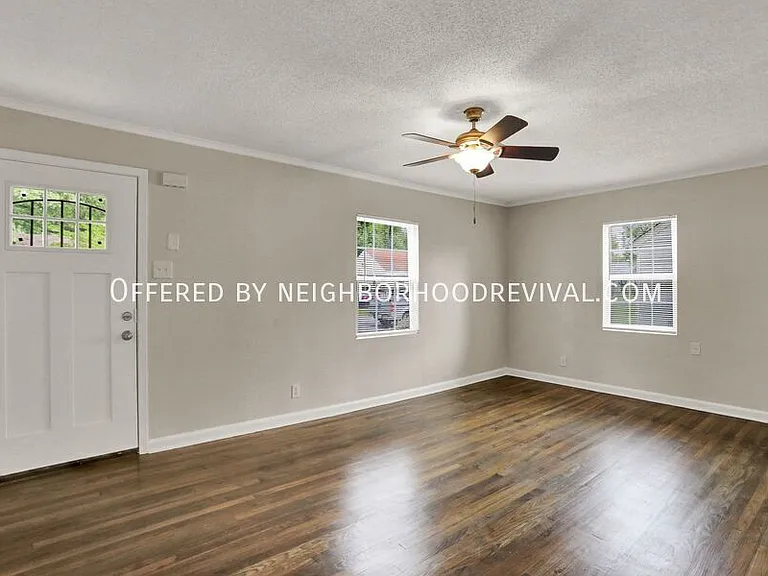 948 E Kelley Cir — Photo 4
