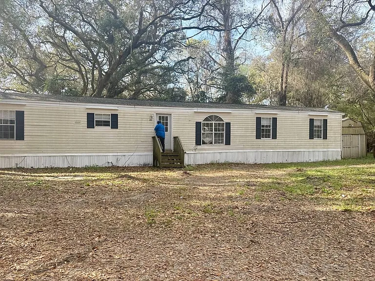 28 Westgate Cir — Photo 1