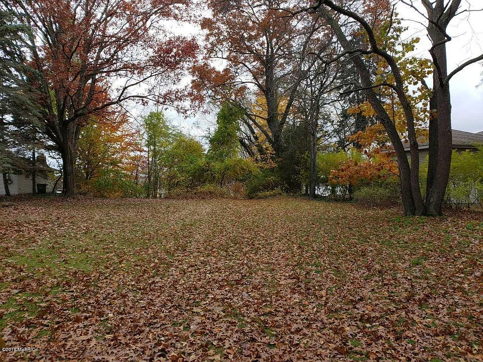 2nd image of 238 Lake Dr