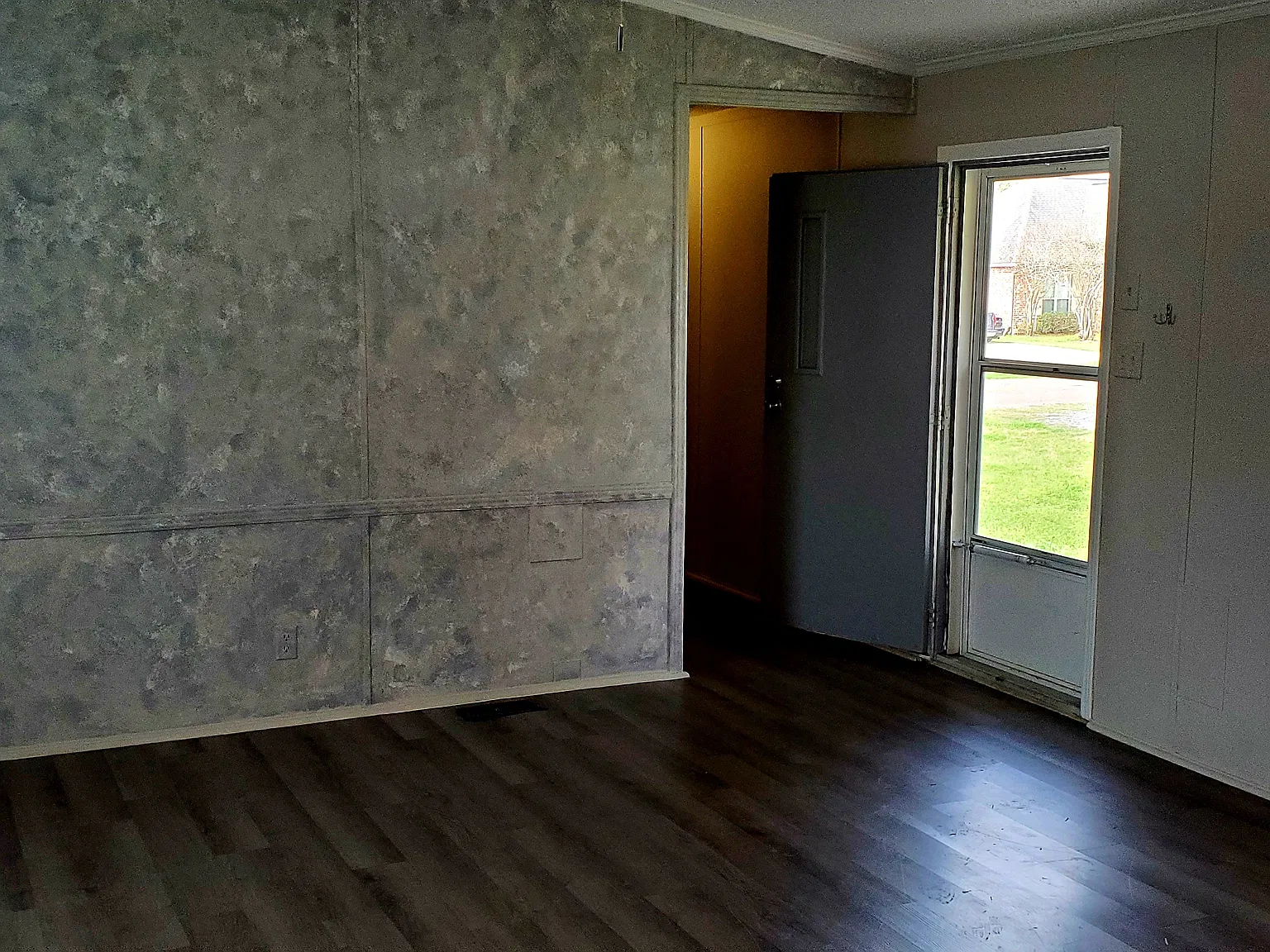 3 bed, 1280 sqft, $1,200 — Photo 2