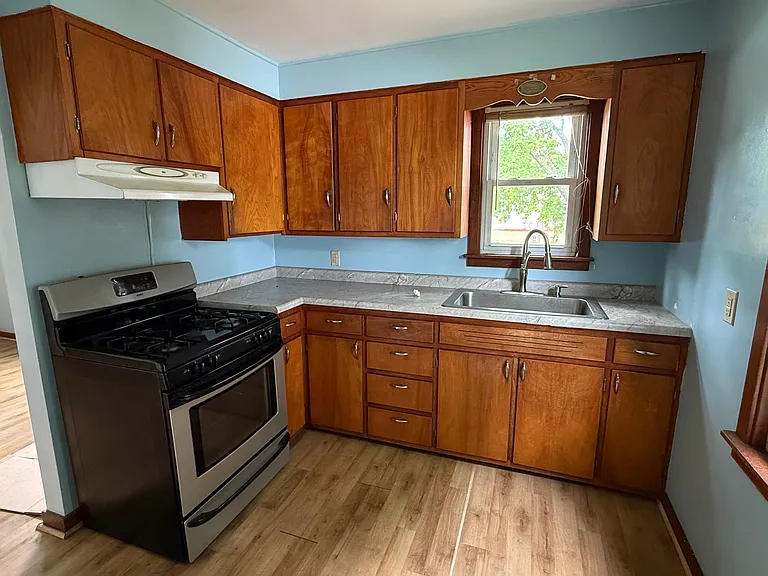604 N Taylor St — Photo 8