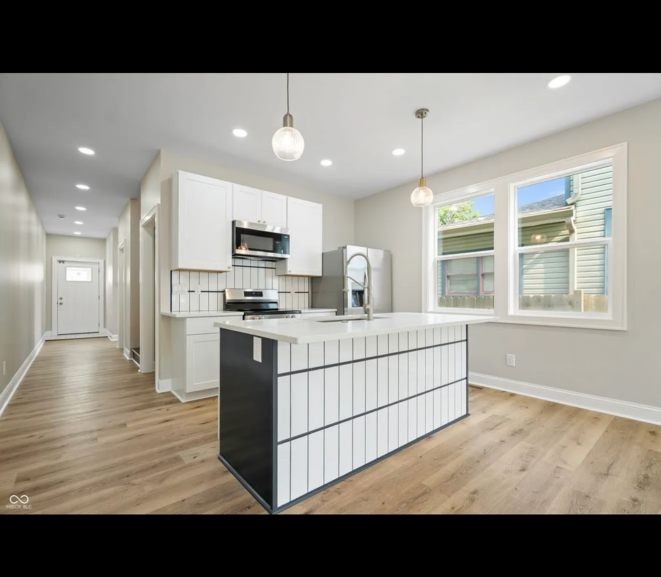 3 bed, 2.5 bath, 2178 sqft, $3,000 — Photo 2
