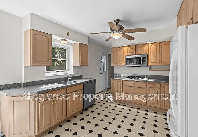 3548 N Valley St — Photo 11