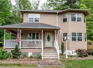 16 Charter Gln, Asheville, NC 28804