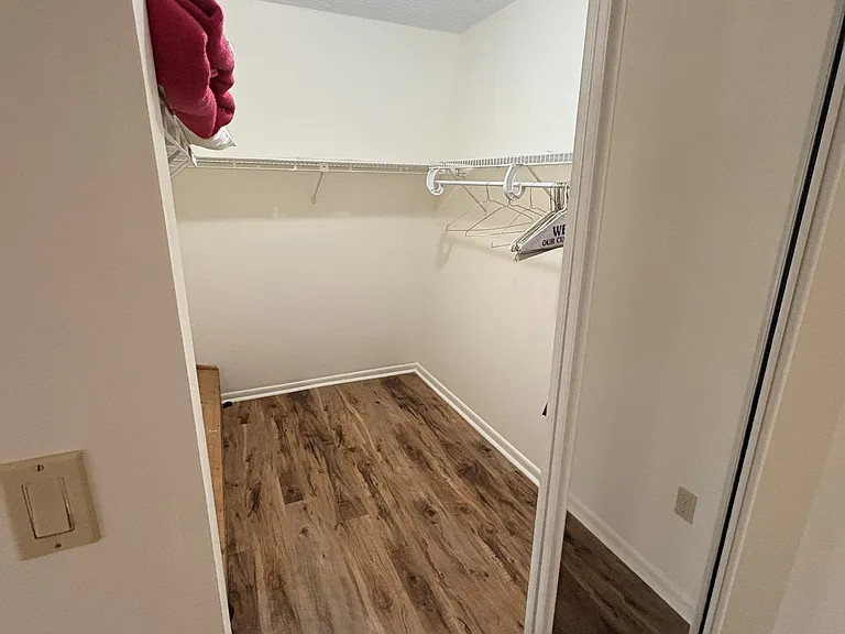 3810 Saxon Dr — Photo 12