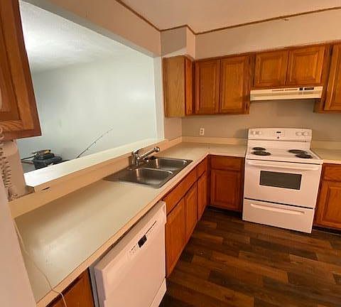 3rd image of 7638 Jana Ln S