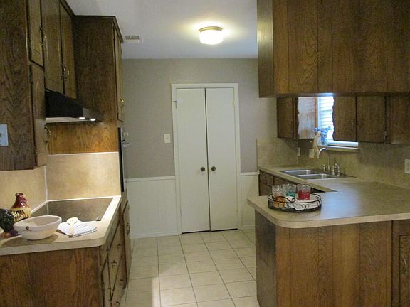 4th image of 912 Shell Ct