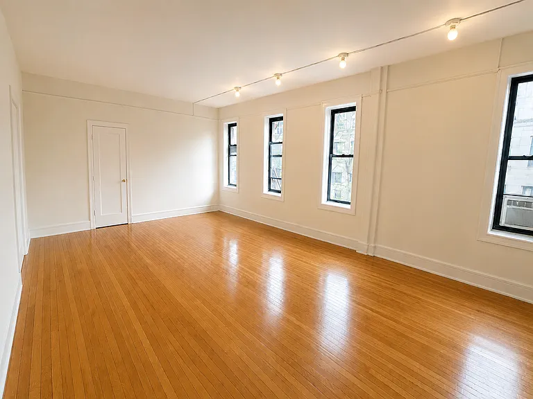 101 E 75th St #2W — Photo 1