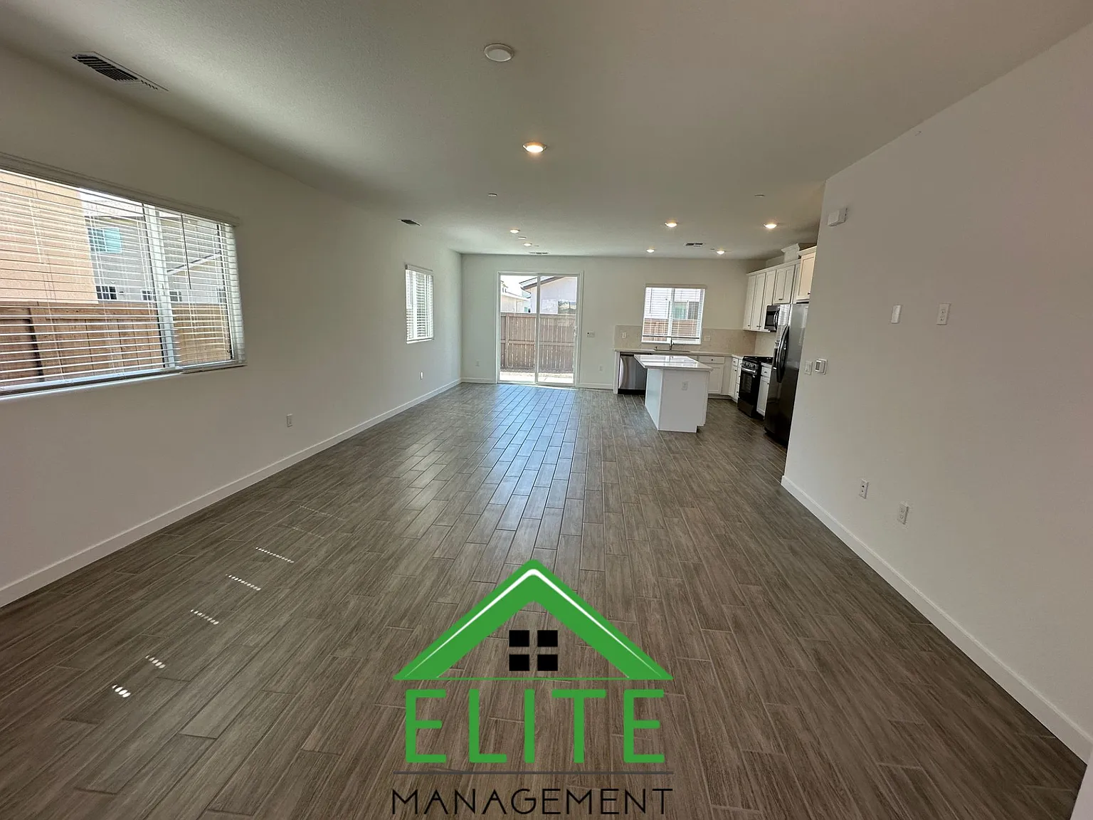 4 bed, 2500 sqft, $2,995 — Photo 3