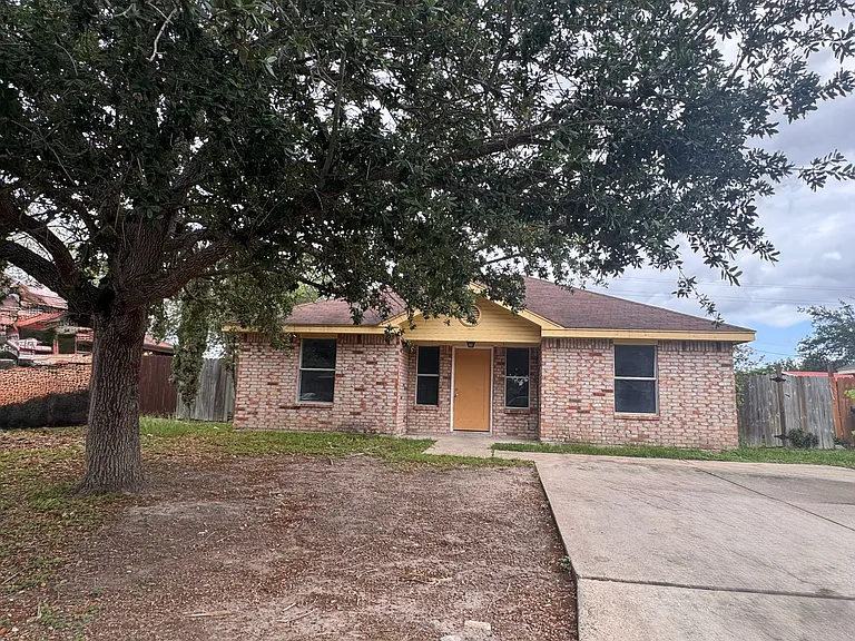 4003 Aggassi Dr — Photo 1