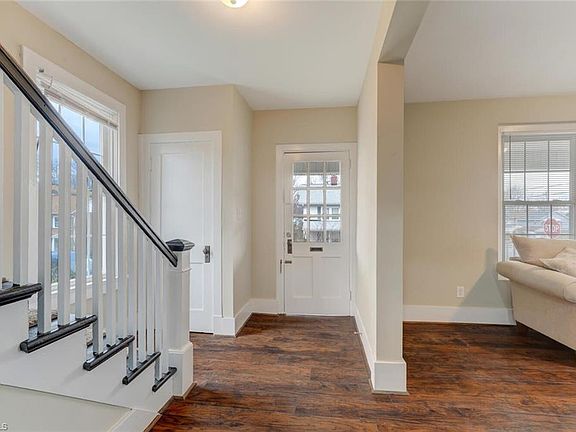 5th image of 2418 Hubbard St