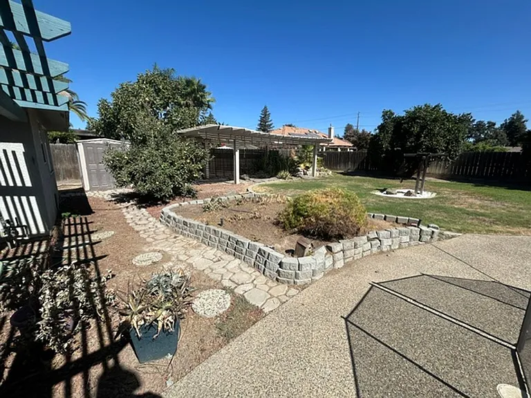 5730 W Laura Ct — Photo 53