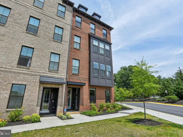 12335 Azure Ln, Fairfax, VA 22033