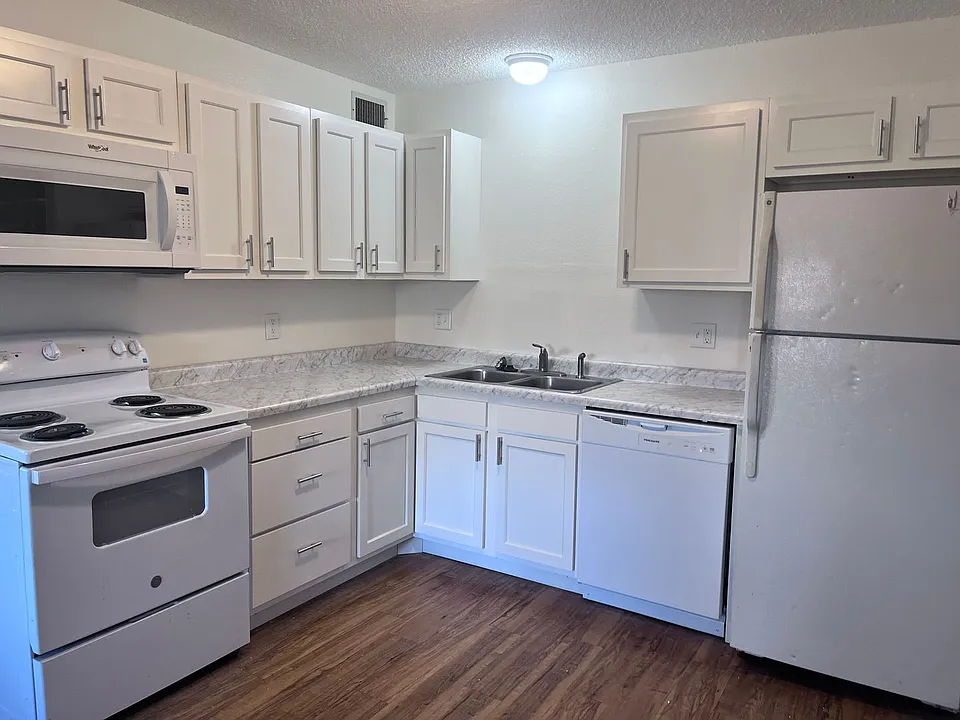 127 W 45TH Street