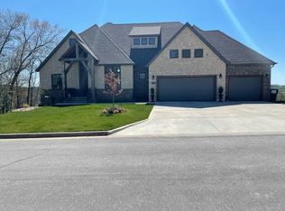 3348 W Bluffview St, Springfield, MO 65810