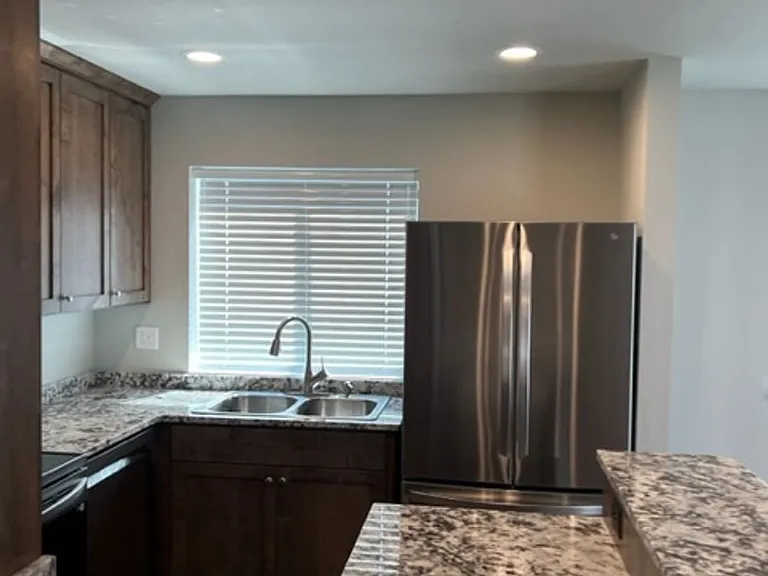 405-415 E Rapp Rd — Photo 14