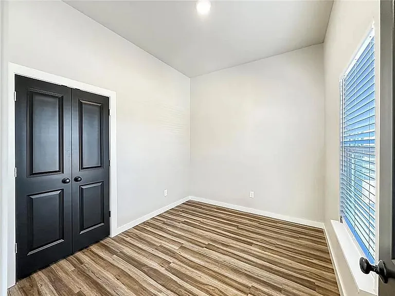 414 N Market Ave — Photo 14