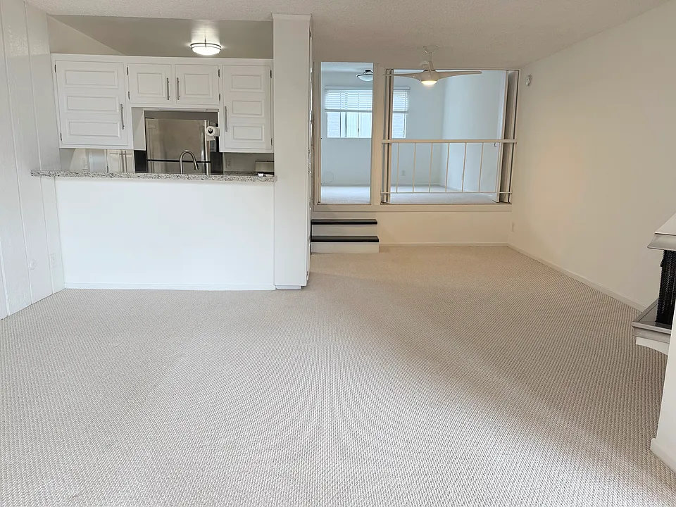 2250 N Beachwood Dr #203