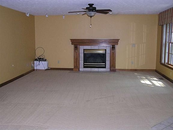 3rd image of 1034 Copperfield Ln