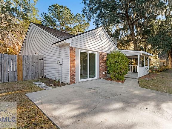 3rd image of 207 Whippoorwill Ln E