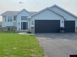 1313 Drake Cv, Mayer, MN 55360